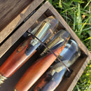 Conjunto de faca, garfo e chaira para churrasco com cabo híbrido de madeira e aço alemão em caixa de madeira ao ar livre